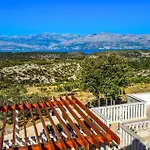 Three-bedroom With Sea View In Praznica
