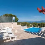 Three-bedroom With Sea View In Praznica Ferienhaus *