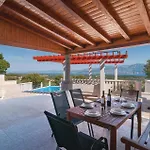 Three-bedroom With Sea View In Praznica Ferienhaus