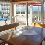 Ferienhaus Three-bedroom With Sea View In Praznica