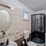 Three-bedroom With Sea View In Praznica *