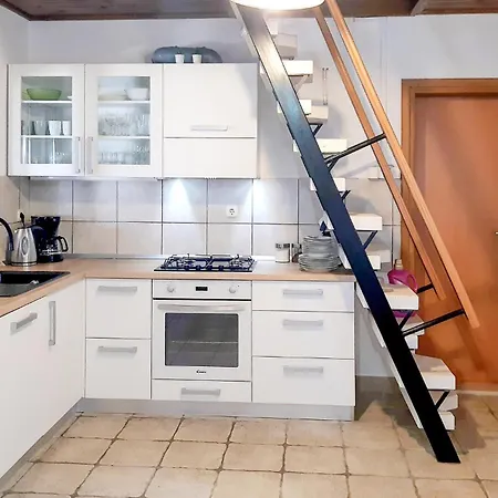 4 Bedroom Stunning Home In Praznica *