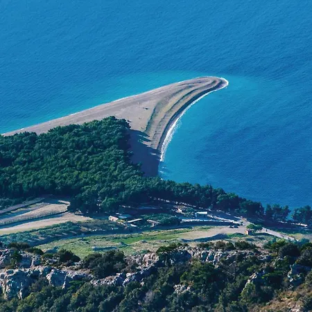 Three-bedroom With Sea View In Praznica Pražnice