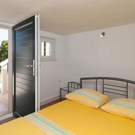 4 Bedroom Stunning Home In Praznica * Praznice
