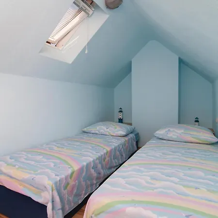 4 Bedroom Stunning Home In Praznica