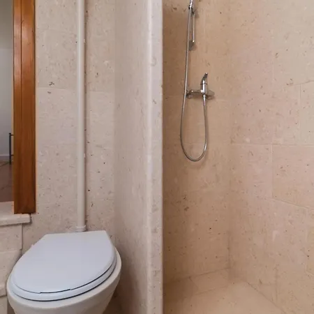 Three-bedroom With Sea View In Praznica Nyaraló Pražnice