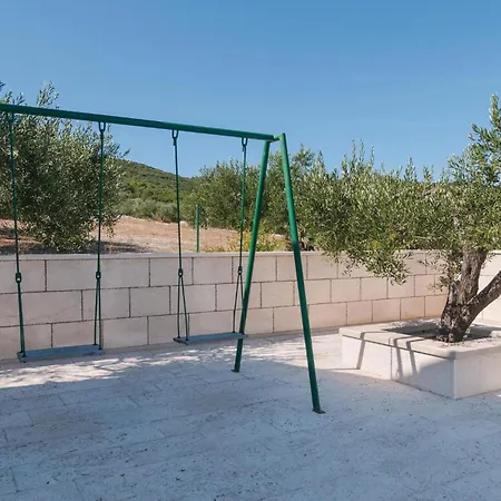 Three-bedroom With Sea View In Praznica Nyaraló *