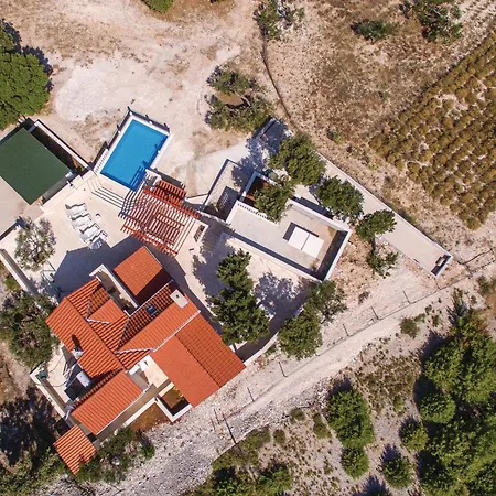 Ferienhaus Three-bedroom With Sea View In Praznica