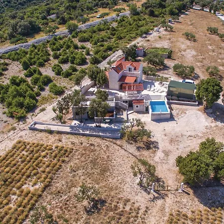 Ferienhaus Three-bedroom With Sea View In Praznica Pražnice