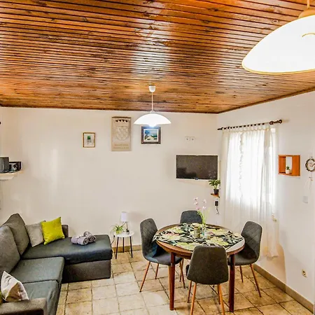 4 Bedroom Stunning Home In Praznica Praznice