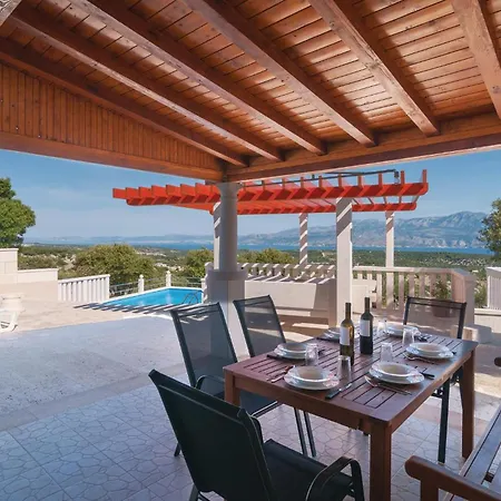Three-bedroom With Sea View In Praznica Nyaraló