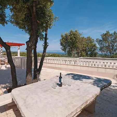Three-bedroom With Sea View In Praznica Pražnice