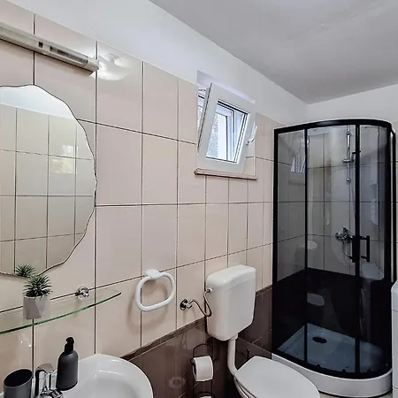 Three-bedroom With Sea View In Praznica *
