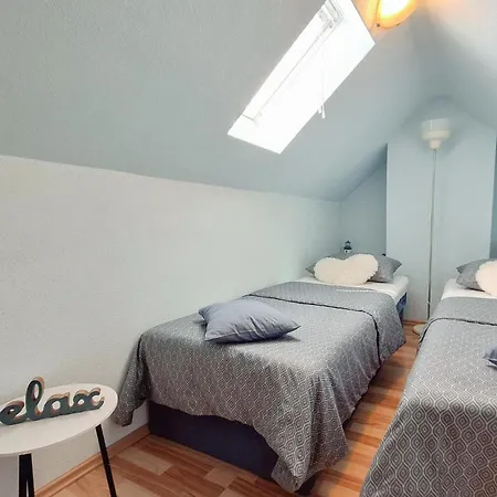Three-bedroom With Sea View In Praznica Nyaraló Pražnice